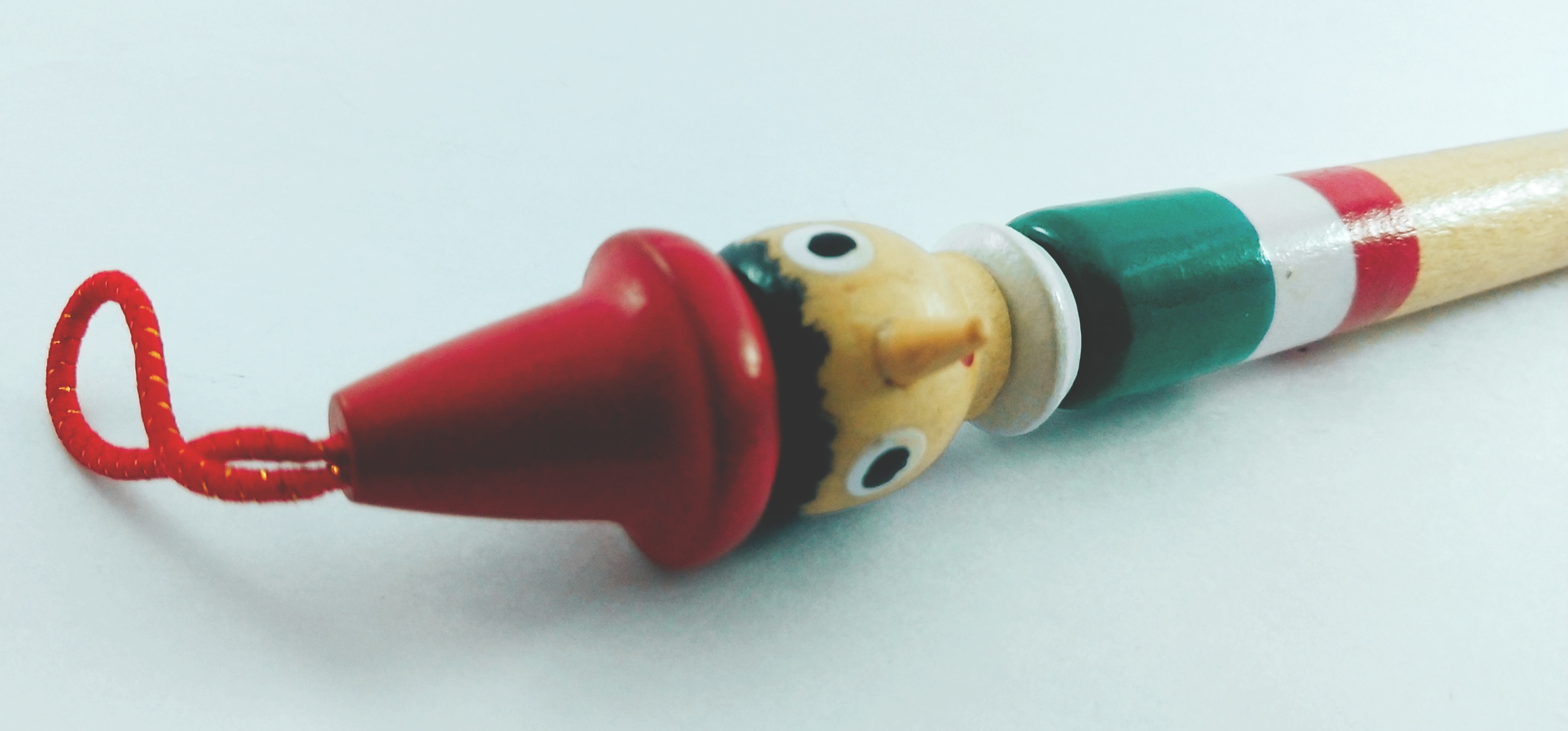 ของสะสมงานไม้น่ารัก ปากกาแท่งกลม หัวพิน๊อคคิโอ Wooden Pen with Pinocchio head on top