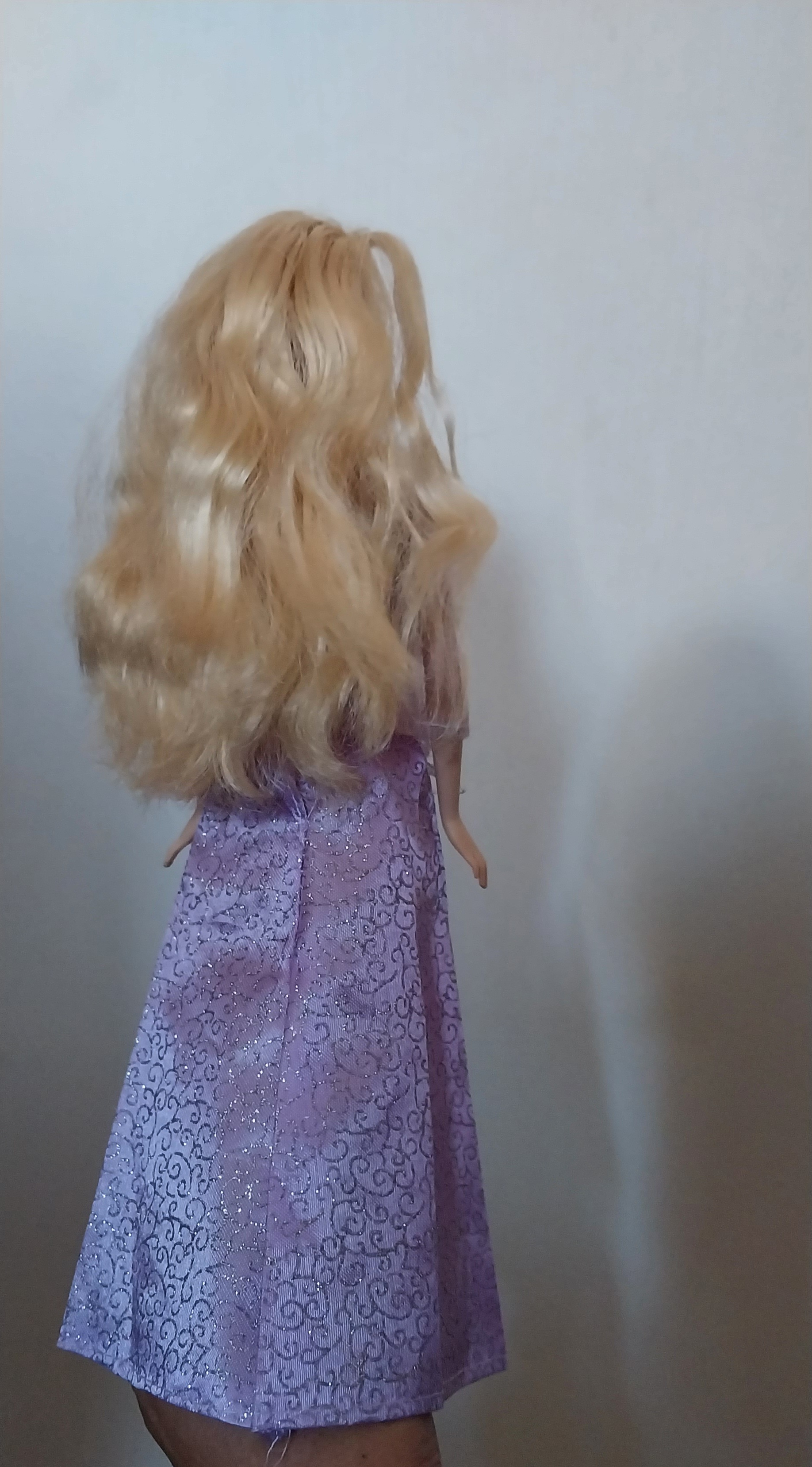 ตุ๊กตาบาร์บี้ ***มีรอยปากกาที่ท้องเล็กน้อย,เจ้าหญิงดิสนีย์ Disney Princess, Frozen โฟรเซ่น เอลซ่า หน้าสวย ผมบลอนด์ทอง ของแท้ แมทเทล 2012 Indonesia คอ แขน ขา ไม่หลวม ขนาด 12"