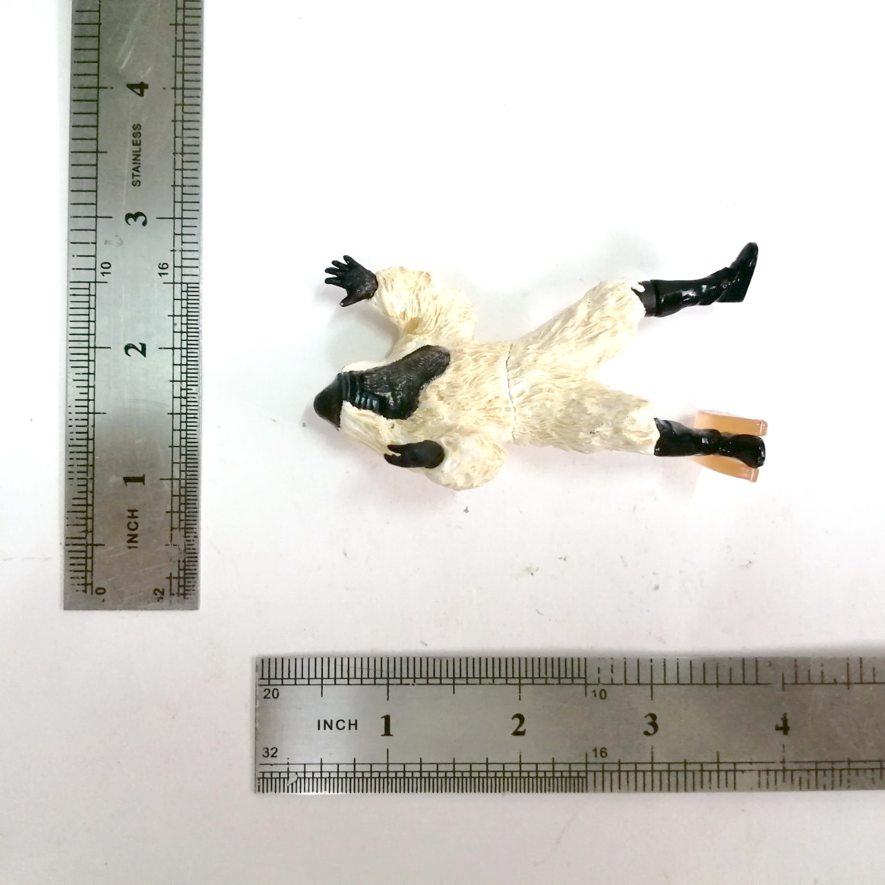 กาชาปอง สัตว์ประหลาด สโนว์แมน จาก ไรเดอร์1 ขนาดตามภาพ มีฐานน้ำแข็ง สภาพดี