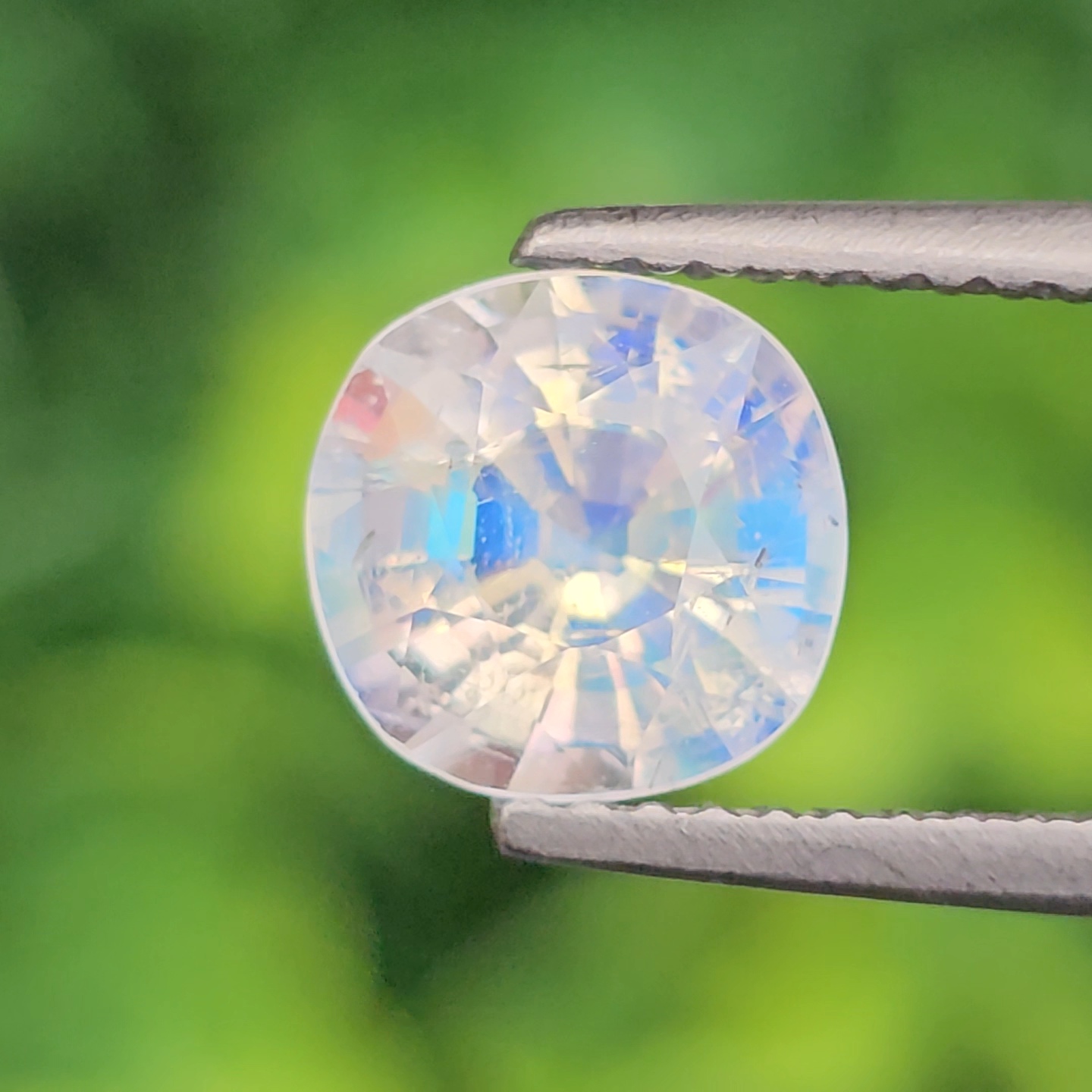 พลอย มูนสโตน เรนโบว์ rainbow moonstone 1.47 กะรัต (cts.) พลอยแท้ อัญมณีมงคลประจําวันเกิด เครื่องประดับพลอย