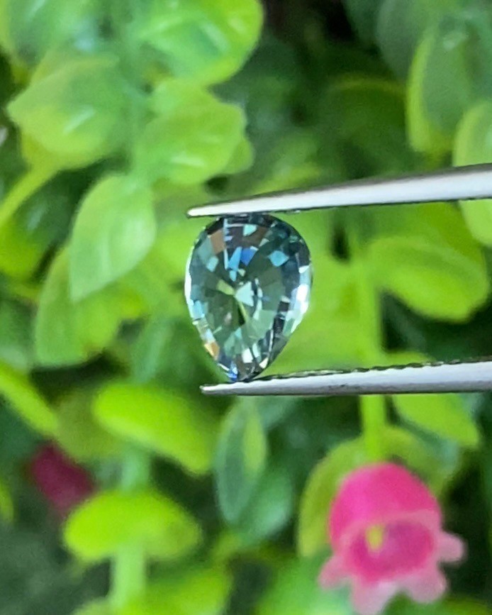 พลอย เพทาย (Zircon) 2.52 กะรัต (Cts.) พลอยแท้ อัญมณีมงคลประจําวันเกิด เครื่องประดับพลอย