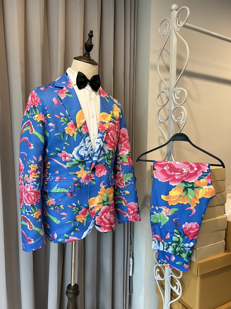 เช่า ชุดสูทแฟนซี ลายดอกไม้ สีน้ำเงิน ทรงคลาสสิก