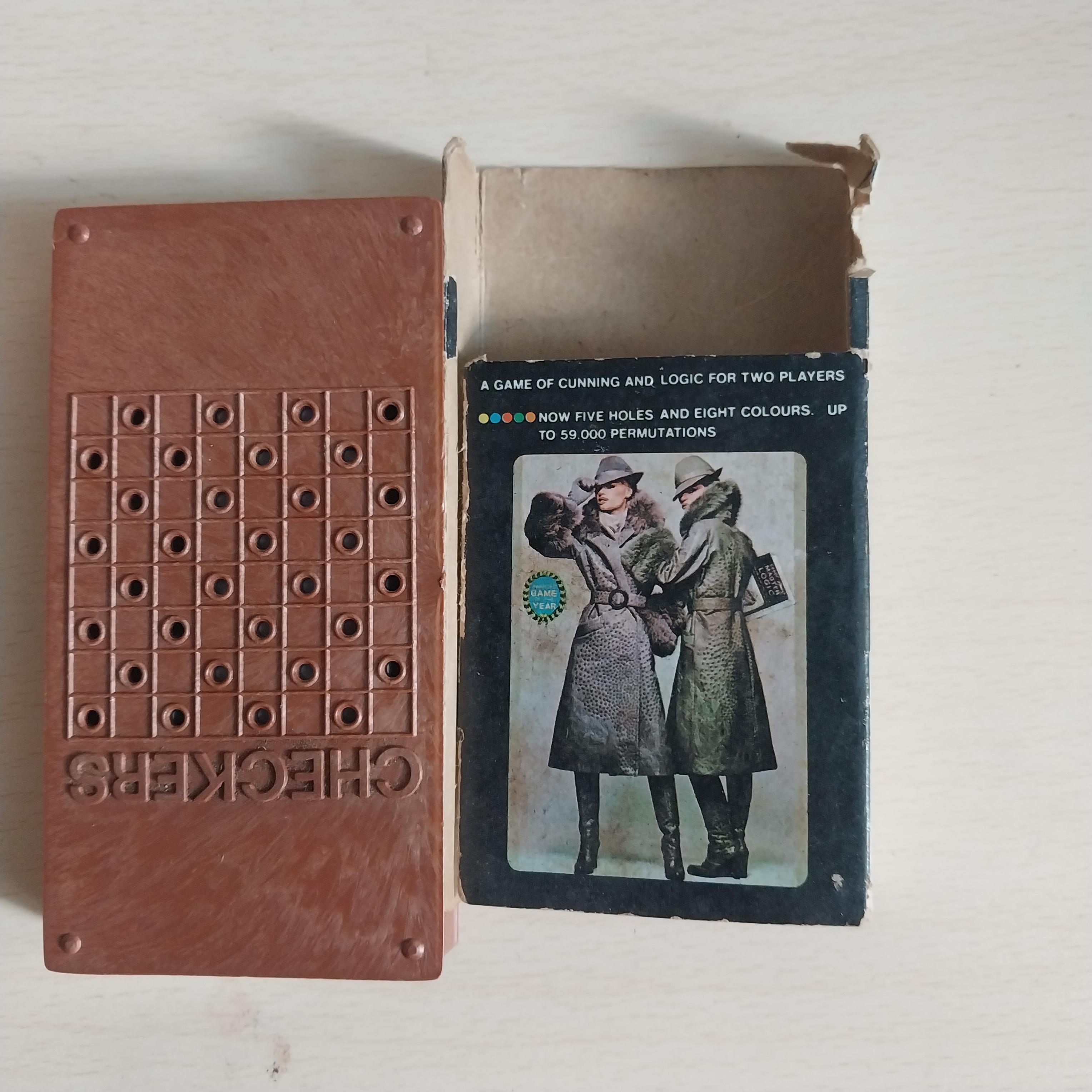 เกมส์ * แพคเกจชำรุด มีหลายภาพ มาสเตอร์โลจิก ทายสี เกมลับสมอง รุ่น ปี 70-80 ของเก่าหายาก เก่าเก็บ มีกล่องกระดาษ ของมีตามรูป