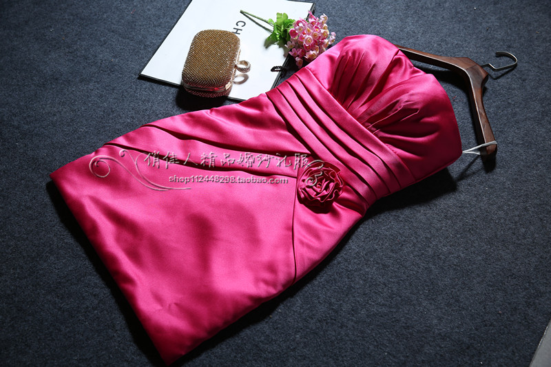 Pre-order ชุดราตรีสั้น เข้ารูป ผ้าซาติน เกาะอก คาดเอวด้วยผ้า แต่งดอก จับจีบ มีซิป