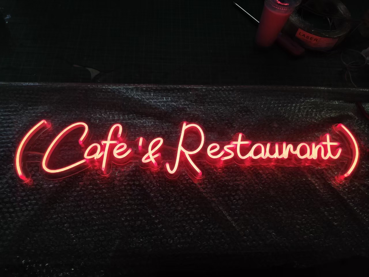 ไฟนีออน เฟค