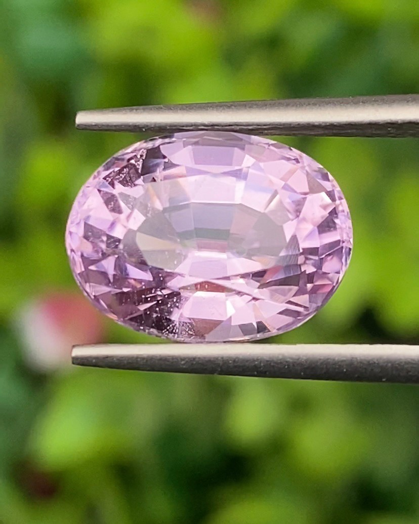 พลอย คุนไซท์ Kunzite 6.30 กะรัต (Cts.) พลอยแท้อัญมณีมงคล ประจําวันเกิด เครื่องประดับพลอย