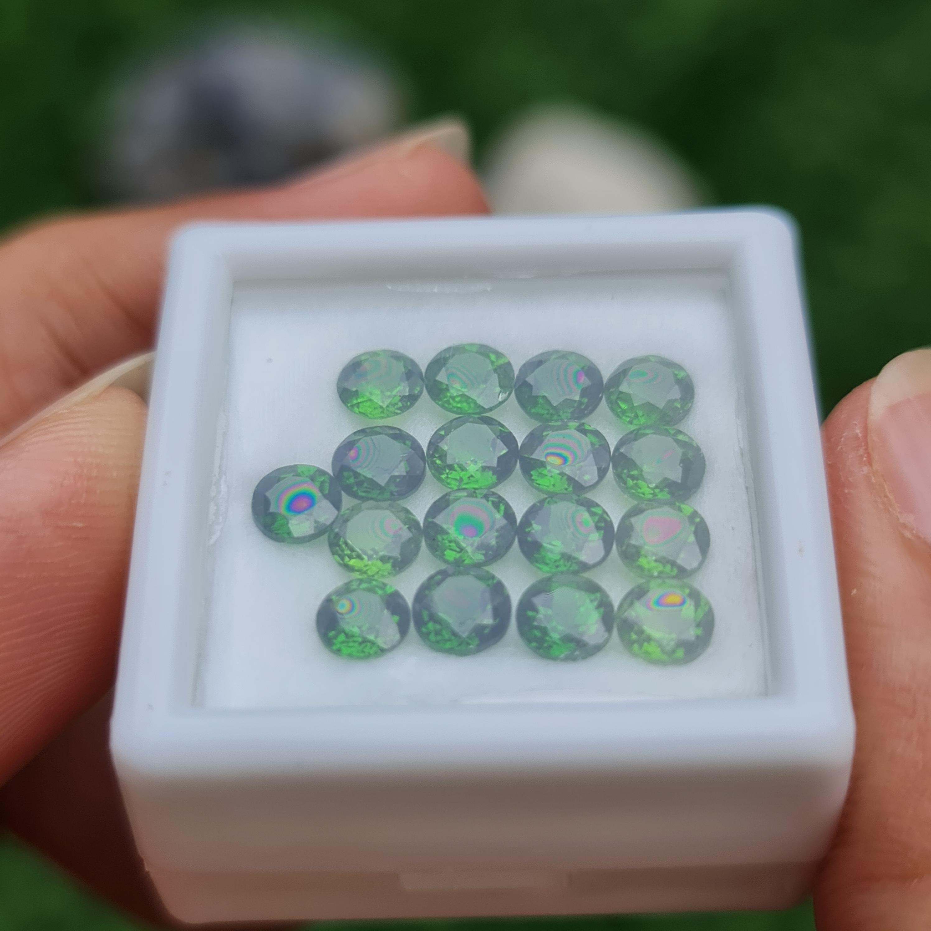 พลอย โครม ไดออพไซด์ Chrome Diopside 5.02 กะรัต (Cts.) 17 เม็ด พลอยแท้ อัญมณีมงคลประจําวันเกิด เครื่องประดับพลอย