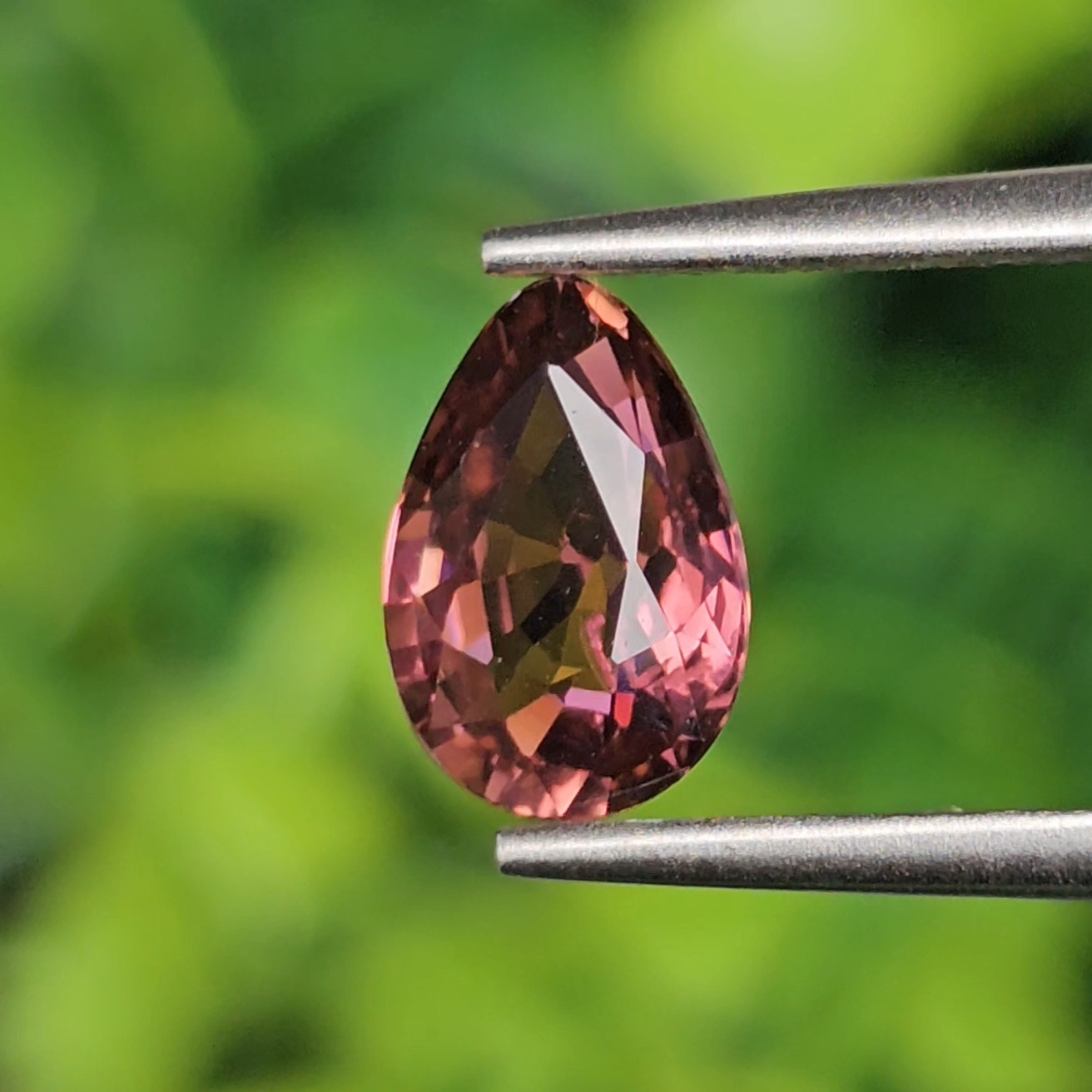 พลอย ชมพู พิ้งค์ ทัวร์มารีน (Pink Tourmaline) 1.38 กะรัต (Cts.) อัญมณีมงคลประจําวันเกิด เครื่องประดับพลอย