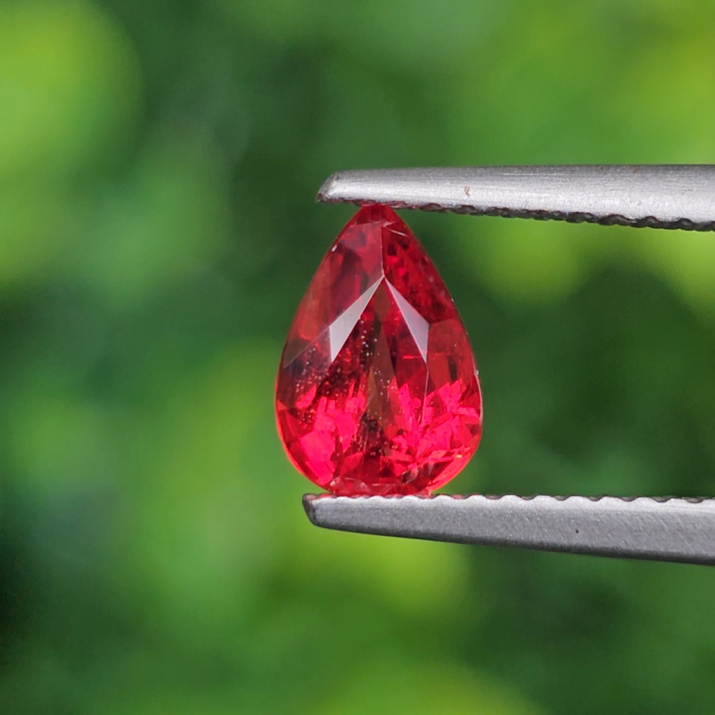พลอย ทับทิม ซองเจีย Songea Ruby Sapphire 1.01 กะรัต (Cts.) พลอยแท้ อัญมณีมงคลประจําวันเกิด เครื่องประดับพลอย