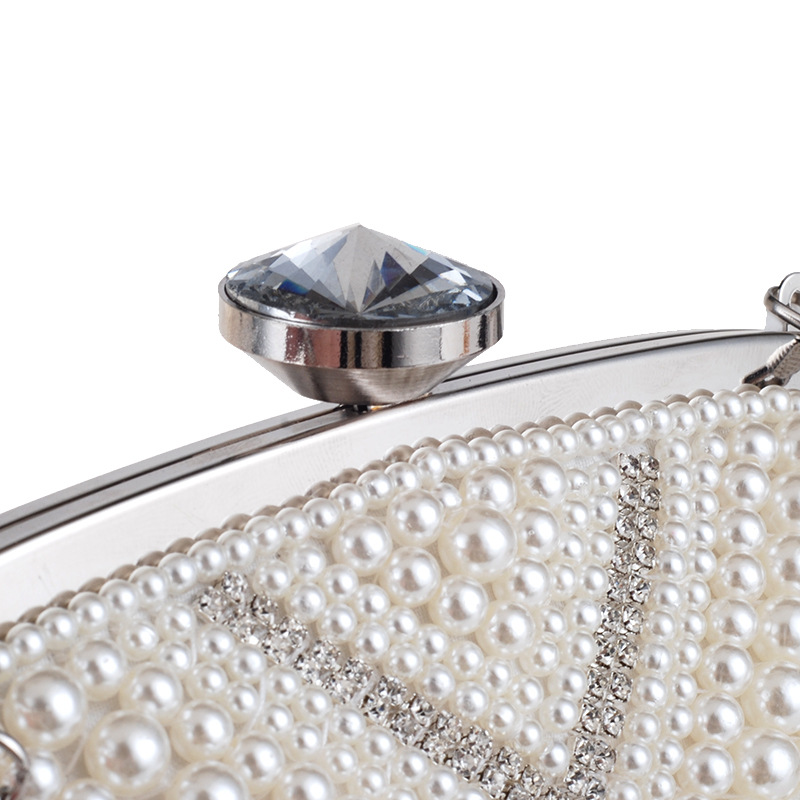 Pre-order กระเป๋าออกงาน Evening Clutch สีขาว แต่งมุกทั้งใบ จุกเปิด/ปิดเพชร สวยหรู พร้อมสายสะพาย