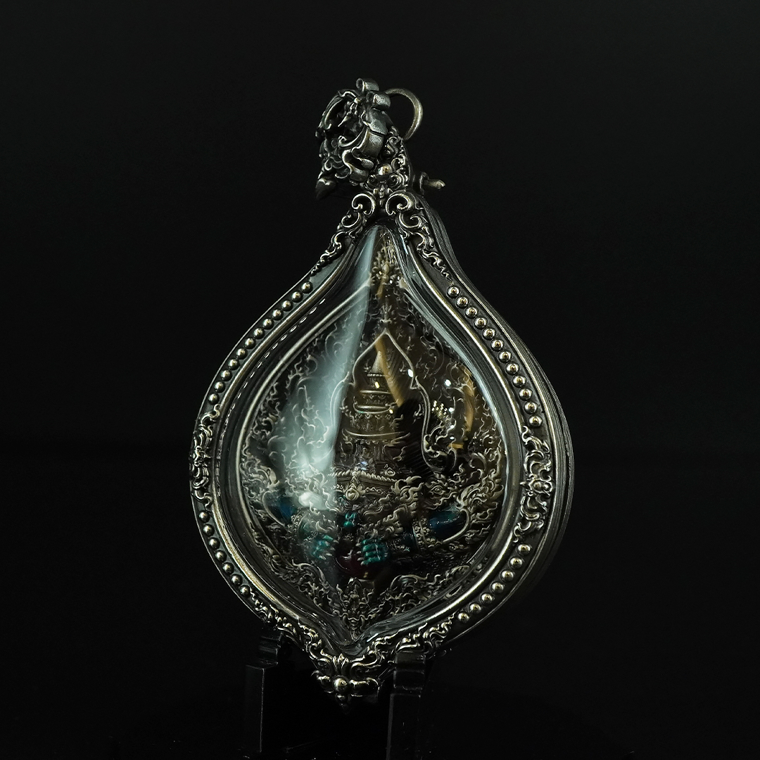 เหรียญเทพพระราหู รายการที่ 5 เนื้อไวท์บรอนซ์รมซาตินลงยา พร้อมกรอบเนื้อไวท์บรอนซ์ซาติน