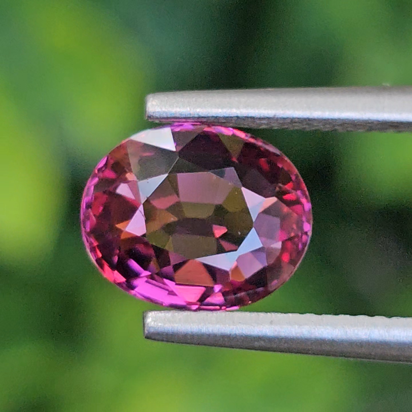 พลอย อุมบาไลต์ การ์เน็ต Umbalite Garnet 1.56 กะรัต (Cts.) ดิบ Unheated ลอยแท้ อัญมณีมงคลประจําวันเกิด เครื่องประดับพลอย