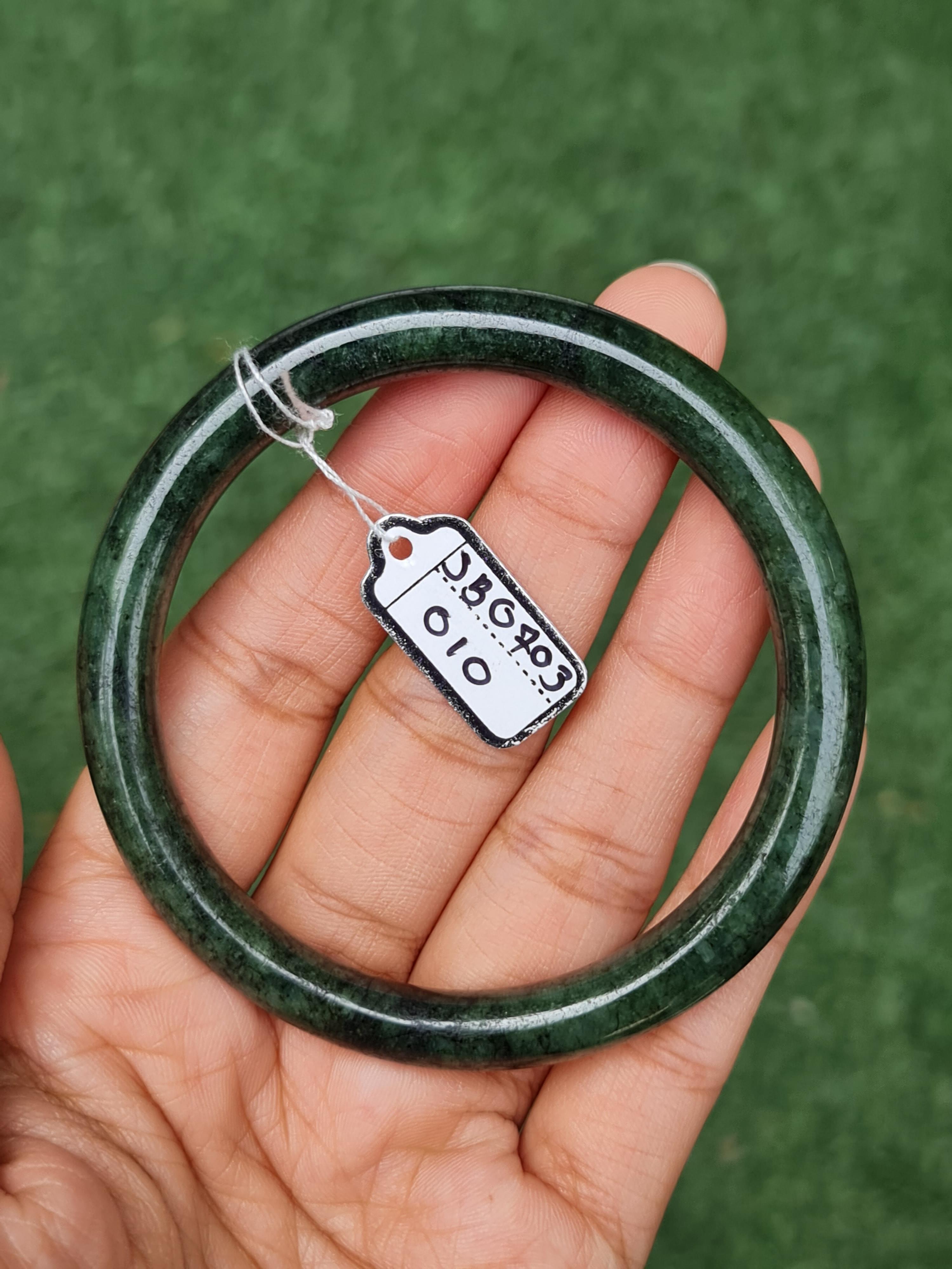 JB0703-010 หยก พม่า แท้ Jade กำไลหยก (Jadeite bracelet) พม่า (Myanmar) 59.6 มม.