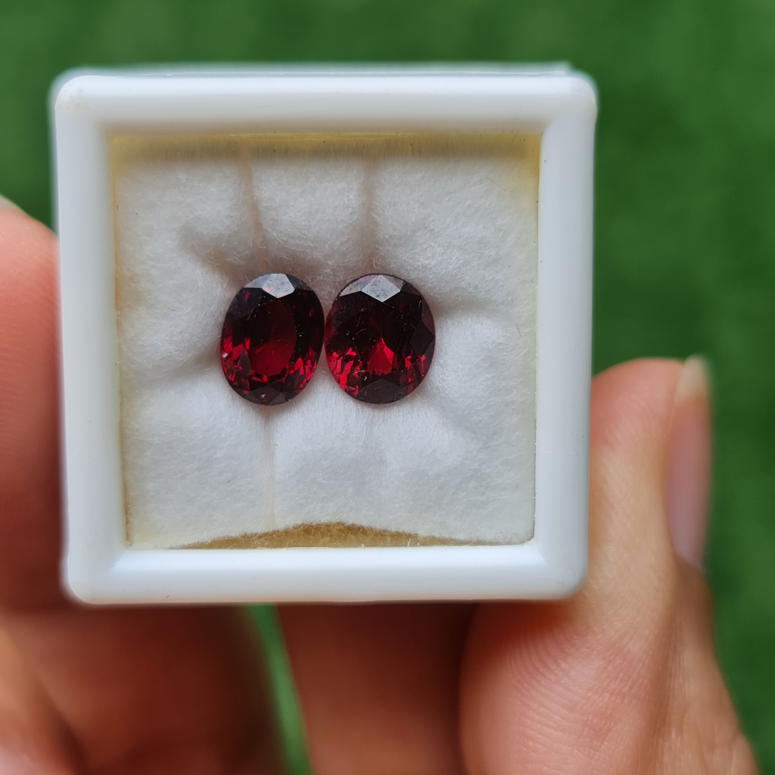พลอย โรโดไลต์ การ์เน็ท Rhodolite Garnet 3.10 Cts. 2 เม็ด (Pcs.) พลอยแท้ อัญมณีมงคลประจําวันเกิด เครื่องประดับพลอย