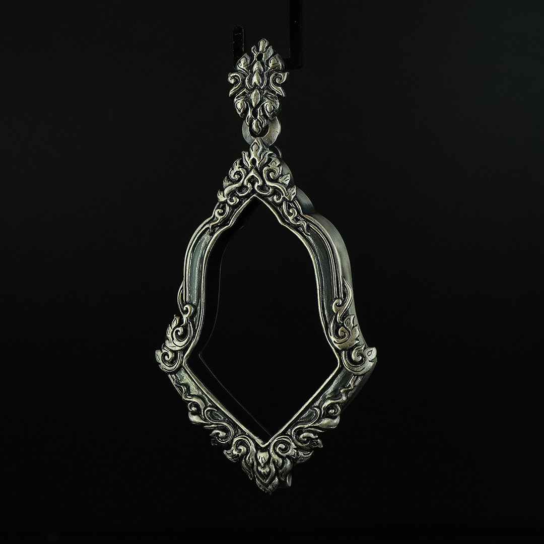 (แบบที่20.4) กรอบเนื้อไวท์บรอนซ์ชุบซาติน สำหรับองค์พระขนาด ความสูง 3.9 เซนติเมตร ความกว้าง 2.6 เซนติเมตร