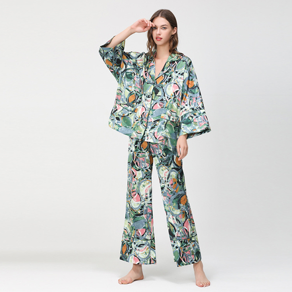 🚩พร้อมส่ง🚩ชุดนอนซาตินเกรดพรีเมี่ยม Silk Satin สีเขียวทอลายทั้งตัว คัดติ้งสวยงานดีมากค่ะ (ST140)