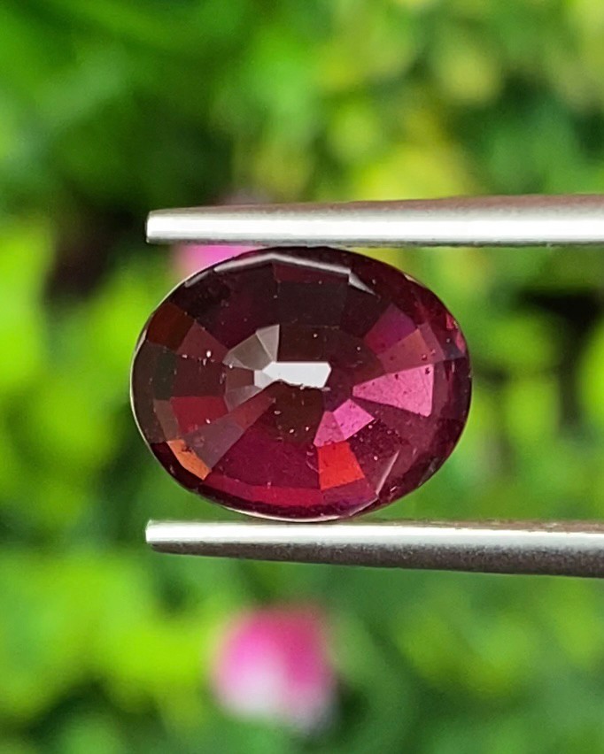 พลอย โรโดไลต์ กาเน็ท Rhodolite Garnet 4.65 กะรัต Cts.พลอยแท้ อัญมณีมงคลประจําวันเกิด เครื่องประดับพลอย