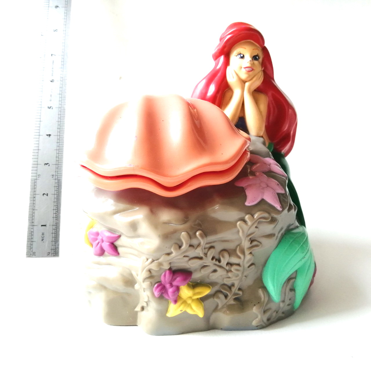 ของสะสมเจ้าหญิงแอเรี่ยล ขนาดใหญ่ ประมาณ7นิ้ว จากดิสนีย์ ใช้สำหรับสะสมเท่านั้น**งานเก่า มีตำหนิ โปรดตรวจสอบทุกภาพ Disney's Ariel -สีถลอกบางส่วน -แบตเตอรี่หมดสภาพ -ไม่มีฝาถ่าน
