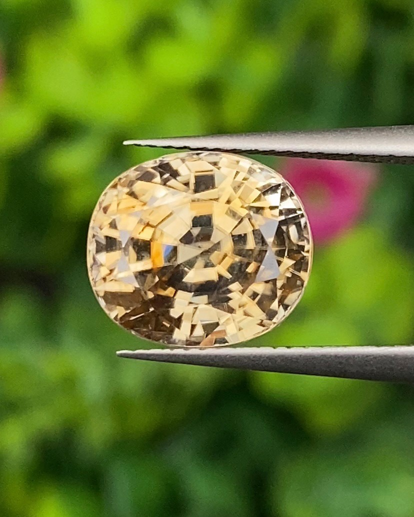 พลอย เพทาย Natural Zircon 6.55 กะรัต (Cts.) พลอยแท้ อัญมณีมงคลประจําวันเกิด เครื่องประดับพลอย