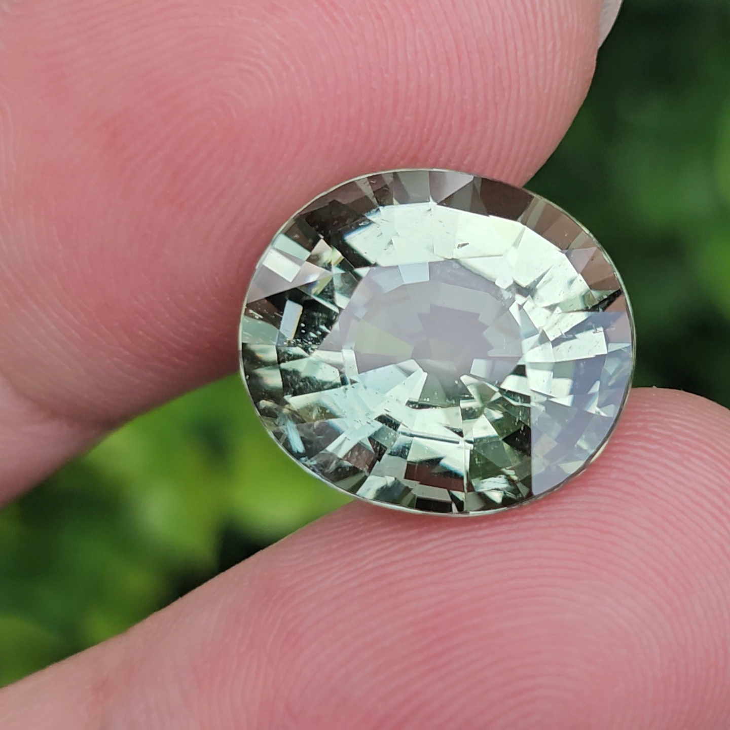 พลอย กรีน ทัวร์มารีน (Green Tourmaline) 11.72 กะรัต (Cts.) อัญมณีมงคลประจําวันเกิด เครื่องประดับพลอย