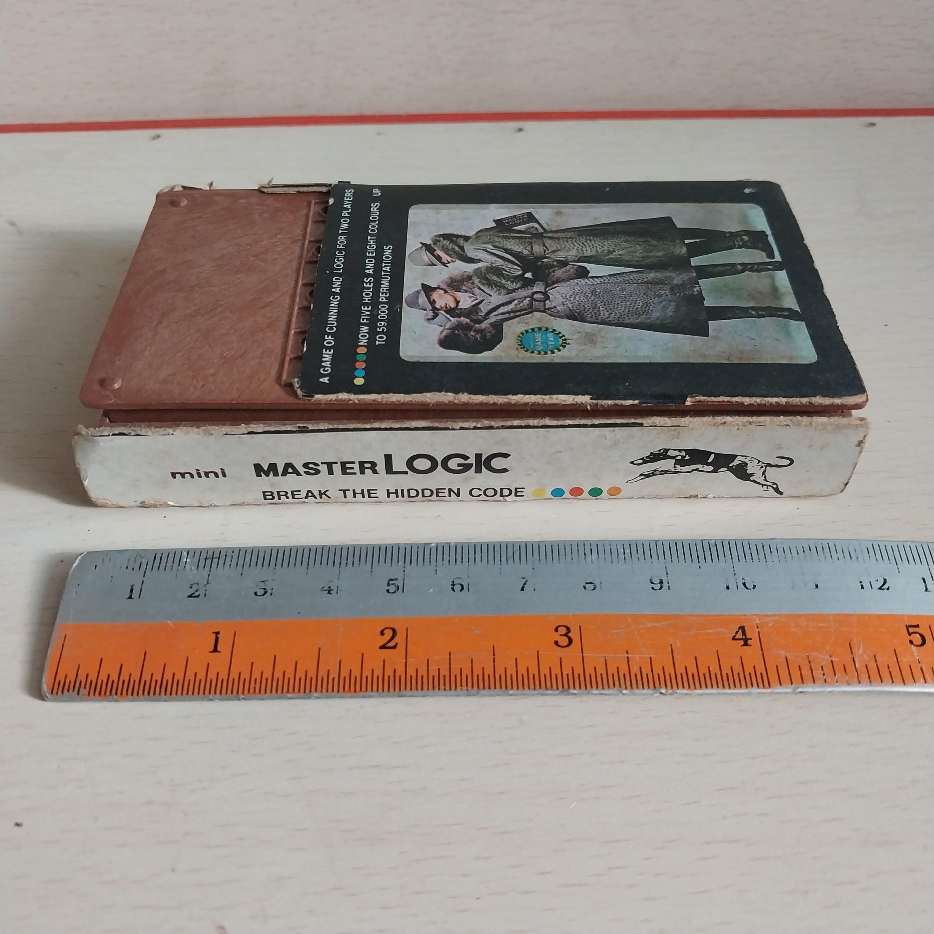 เกมส์ * แพคเกจชำรุด มีหลายภาพ มาสเตอร์โลจิก ทายสี เกมลับสมอง รุ่น ปี 70-80 ของเก่าหายาก เก่าเก็บ มีกล่องกระดาษ ของมีตามรูป