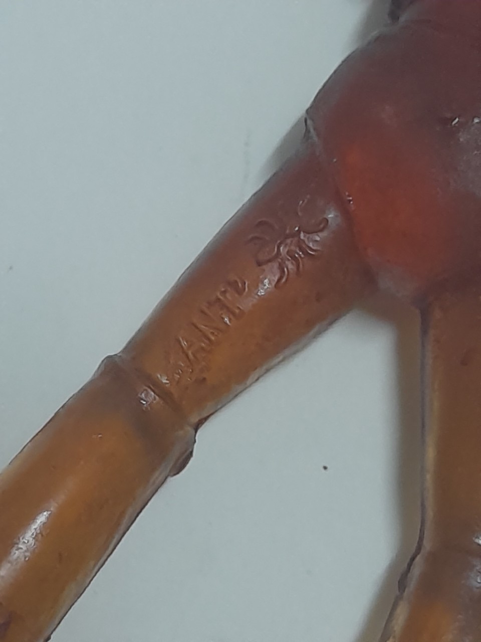 มีหลายภาพ ตุ่นยาง ไดอะโพลอน รุ่นเก่าแท้ ขาดเคียวข้างนึง มีรอยถลอกด้านหลัง นอกนั้นสภาพดี ถ้ารับสภาพได้