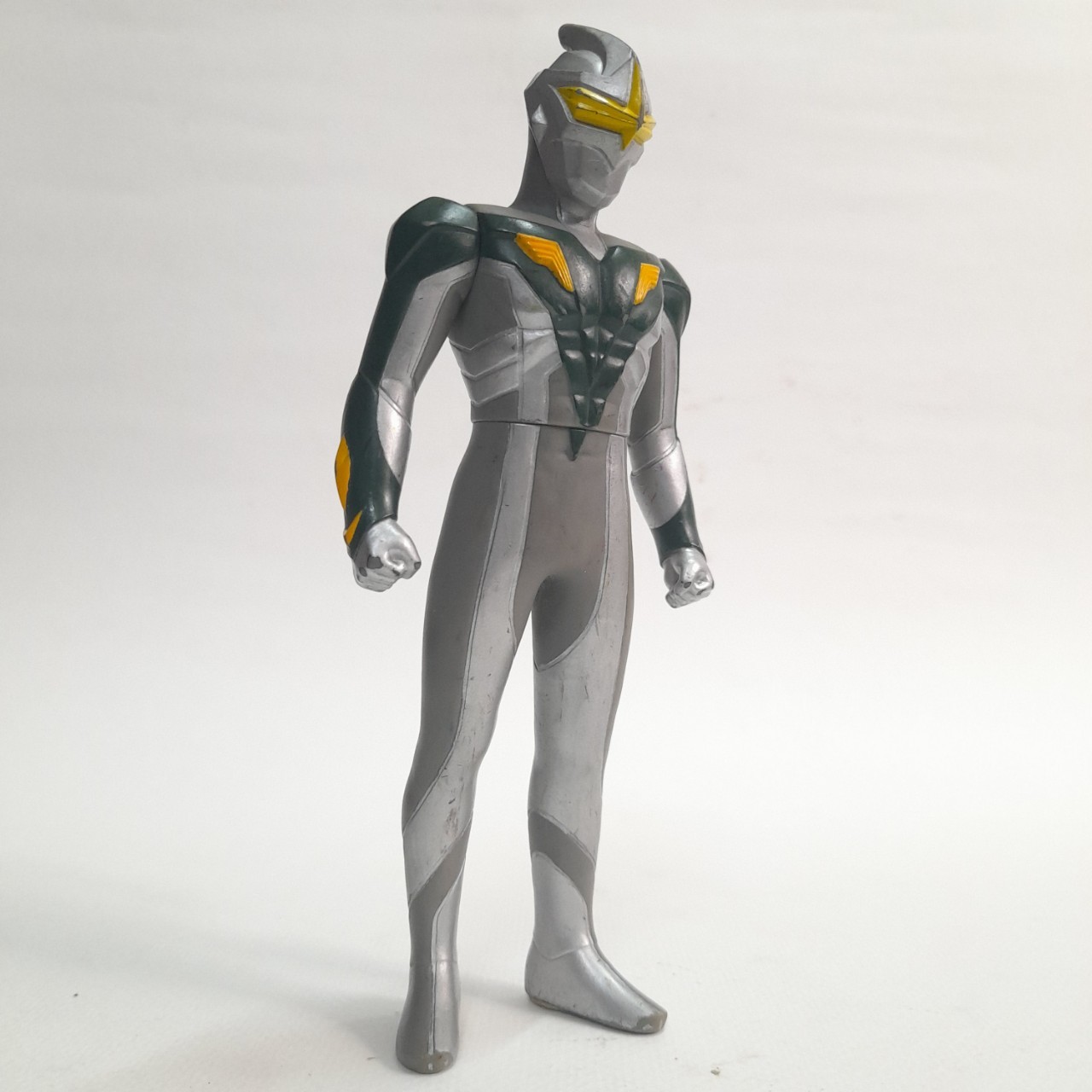 มีหลายภาพ,ซอฟ 6.5-7นิ้ว มิเลอร์ไนท์ 1 ใน4 สมาชิกอัลตืเมท ฟอร์ส เพื่อนอุลตร้าแมนซีโร่ มือสองสภาพดี มีรอยบ้างไม่พบบ่อย