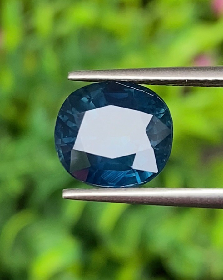 พลอย ไพลิน blue sapphire 4.92 กะรัต (Cts.) พร้อมใบเซอร์ พลอยแท้ อัญมณีมงคลประจําวันเกิด เครื่องประดับพลอย