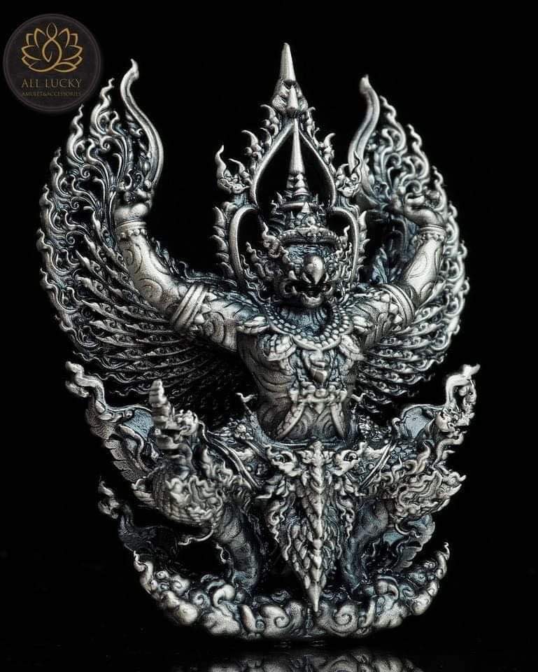 พญาครุฑทวียศ เนื้อเงินซาติน ขนาด 3.8 X 2.8 เซนติเมตร