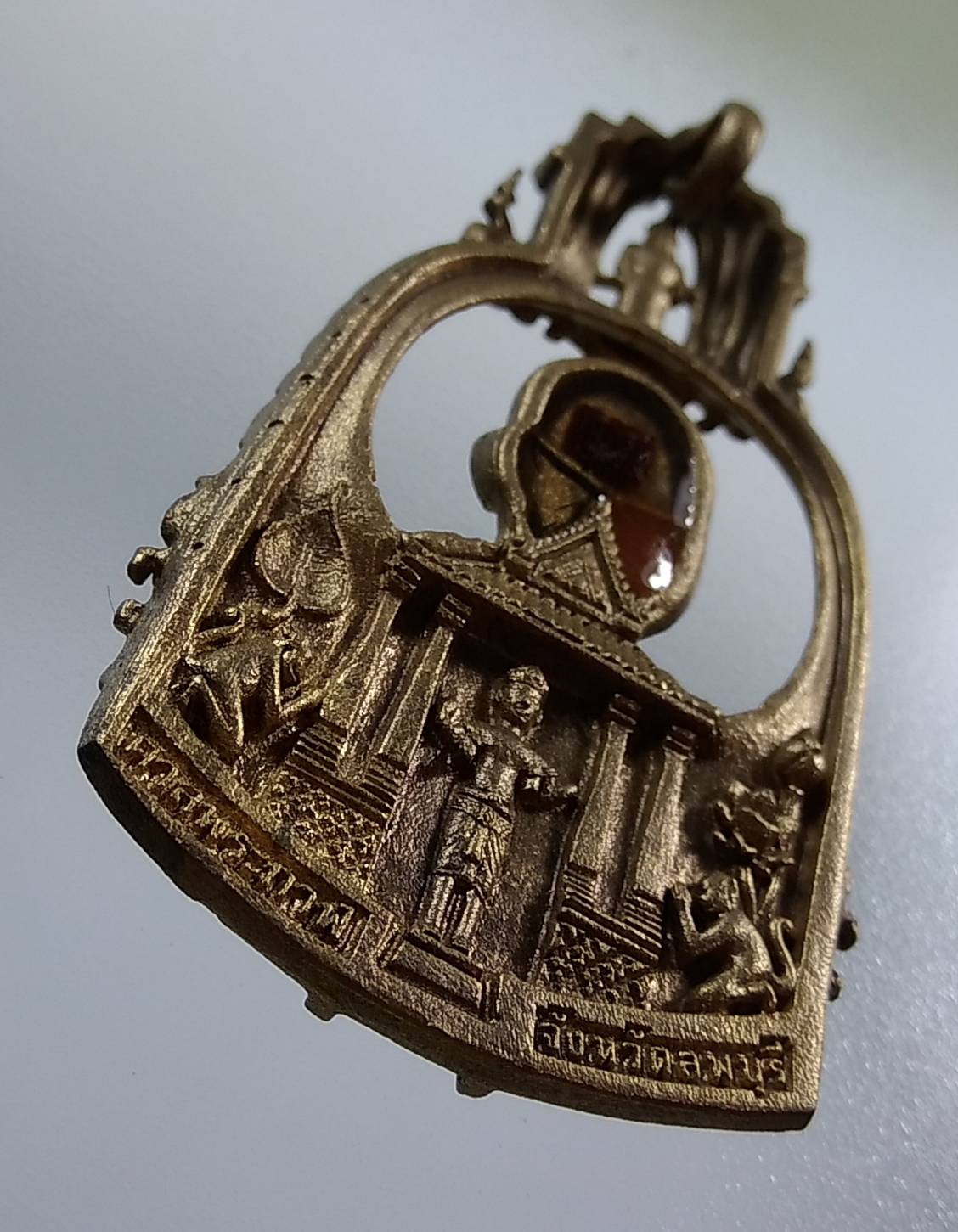 A1247 หลวงพ่ออลงกต วัดพระบาทน้ำพุ จ.ลพบุรี ด้านหลังบรรจุเกศา จีวร