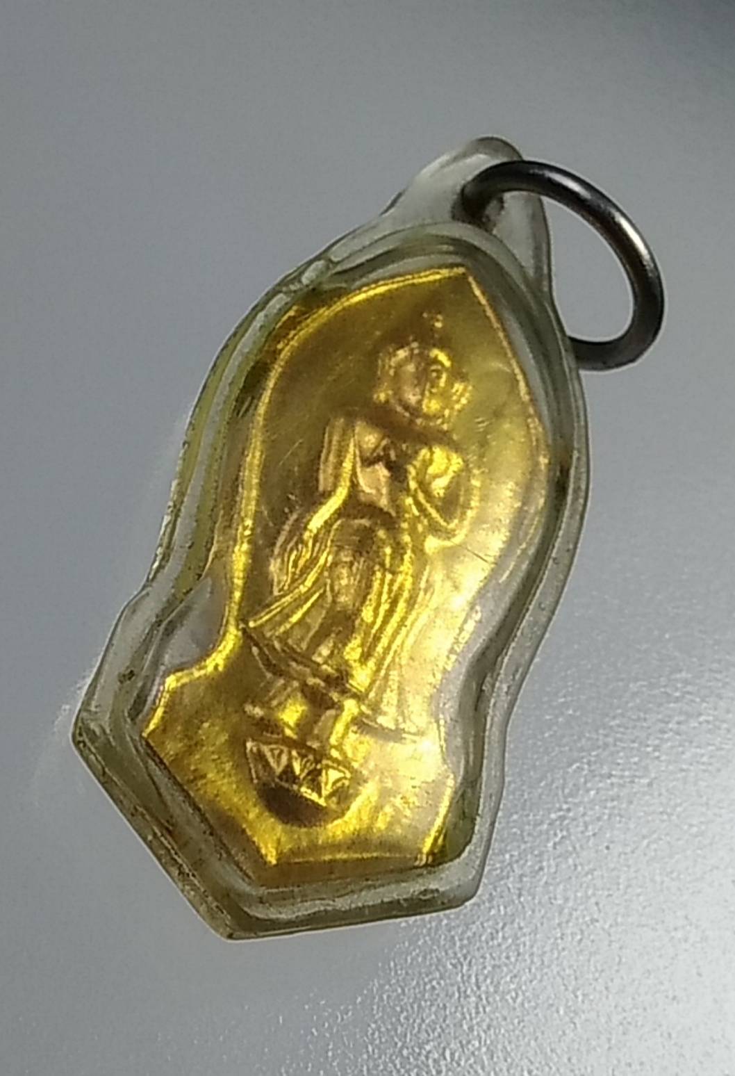 A815 เหรียญพระปางลีลา หลังนางกวัก พิมพ์เล็ก ไม่ทราบที่ครับ