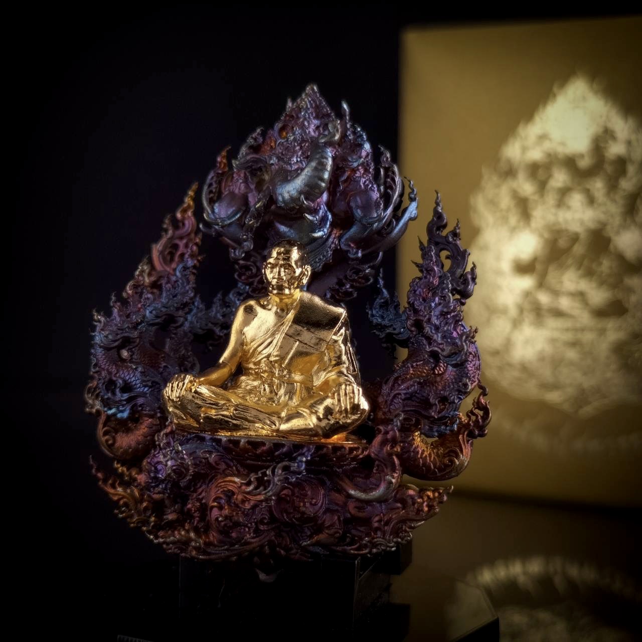 หลวงพ่อพัฒน์ ศตวรรษพันล้าน รหัส 13 เนื้อบรอนซ์ประกายรุ้งองค์ชุบทอง (สีรุ้งจะแตกต่างกันออกไปเป็นเอกลักษ์ที่สวยงานเฉพาะองค์)