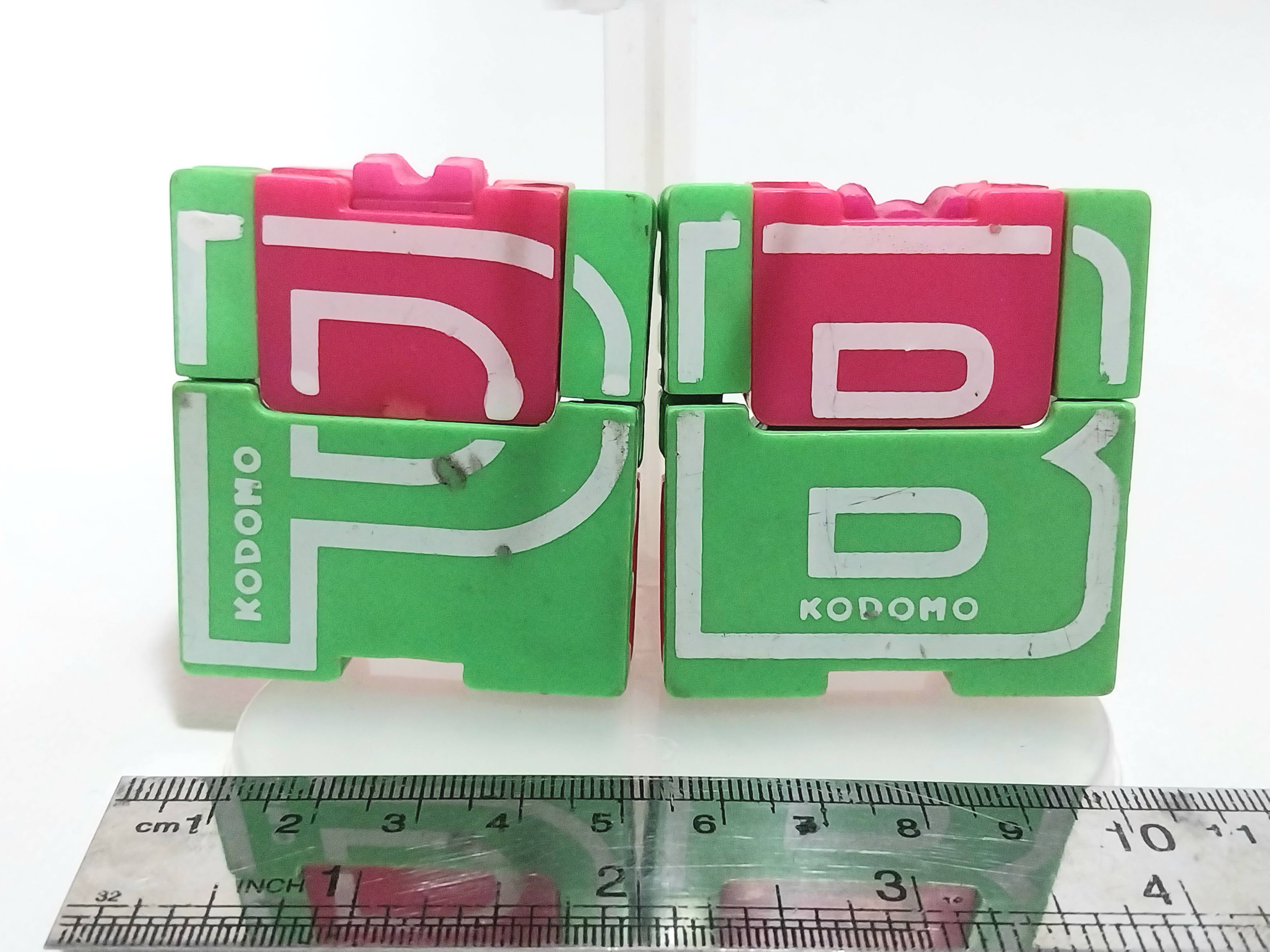 หุ่นยนต์ตัวอักษร PและB ขนาดตามภาพ