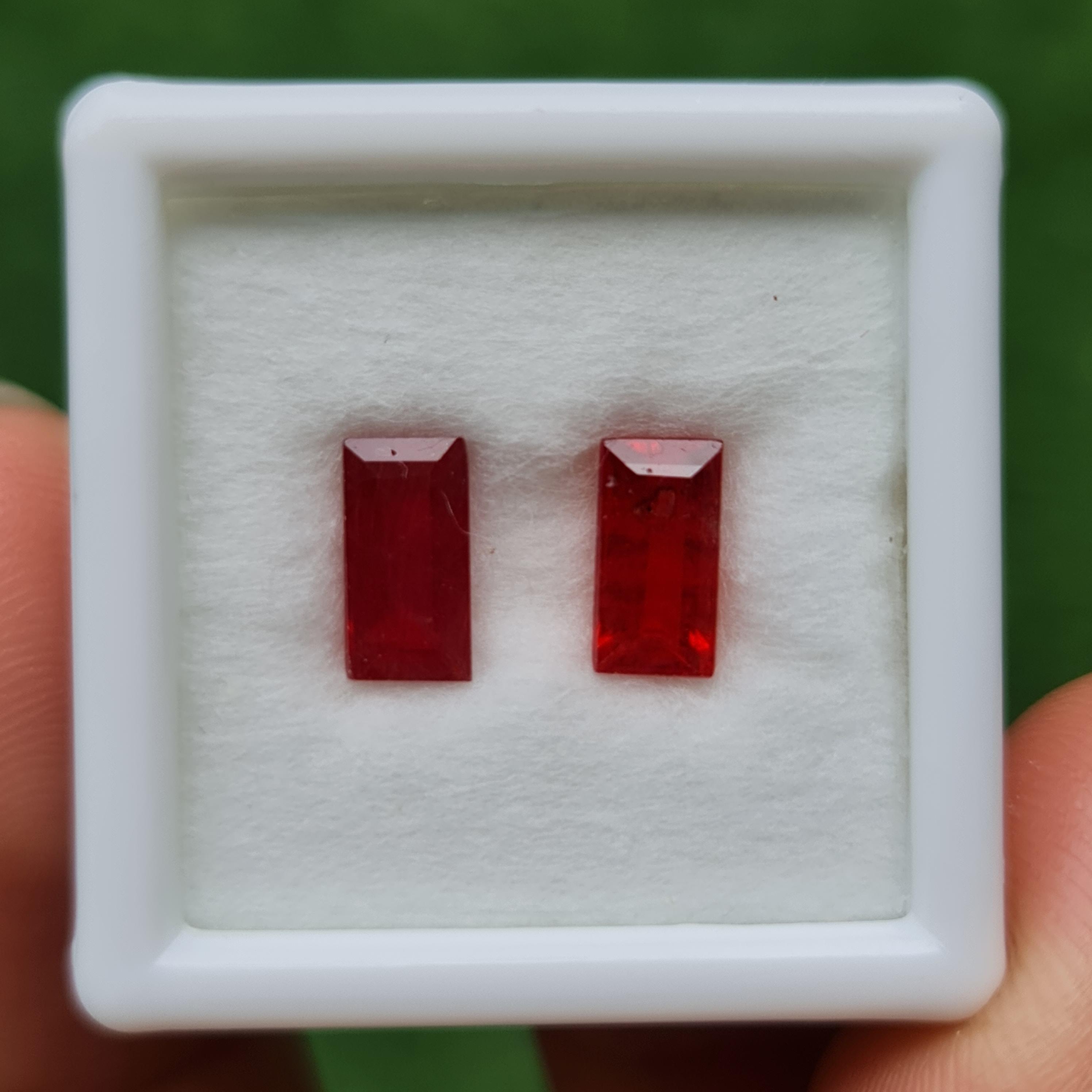 พลอย คู่ ออเรนจ์ แซฟไฟร์ Orange Sapphire 2 เม็ด 2.01 กะรัต (Cts.) พลอยแท้ อัญมณีมงคลประจําวันเกิด เครื่องประดับพลอย