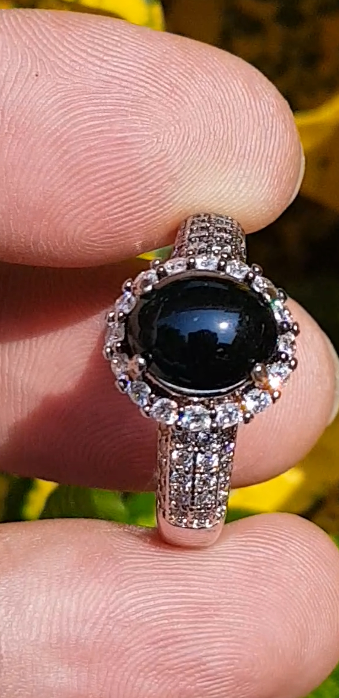 หยก พม่า แท้ Jade แหวนหยก หยกดำ ส่องเขียว (Black jadeite) 1.59 กะรัต (Cts.) Size 60 ดิบ ไม่ผ่านการปรับปรุง (Type A) พม่า (Myanmar)