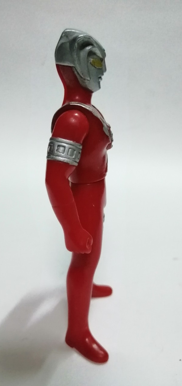 อุลตร้าแอสตร้า 5 นิ้ว แอสตร้า เป็นน้อง อุลตร้าแมนเรโอ ที่ออกเป็นของเล่นน้อยมา ตัวนี้ขนาด5นิ้ว เป็นอีกตัวที่สัดส่วนลงตัวมาก มีครบทั้งโซ่ที่ขา และปลอกแขน อาร์มริง สภาพเก่าเก็บสะสม