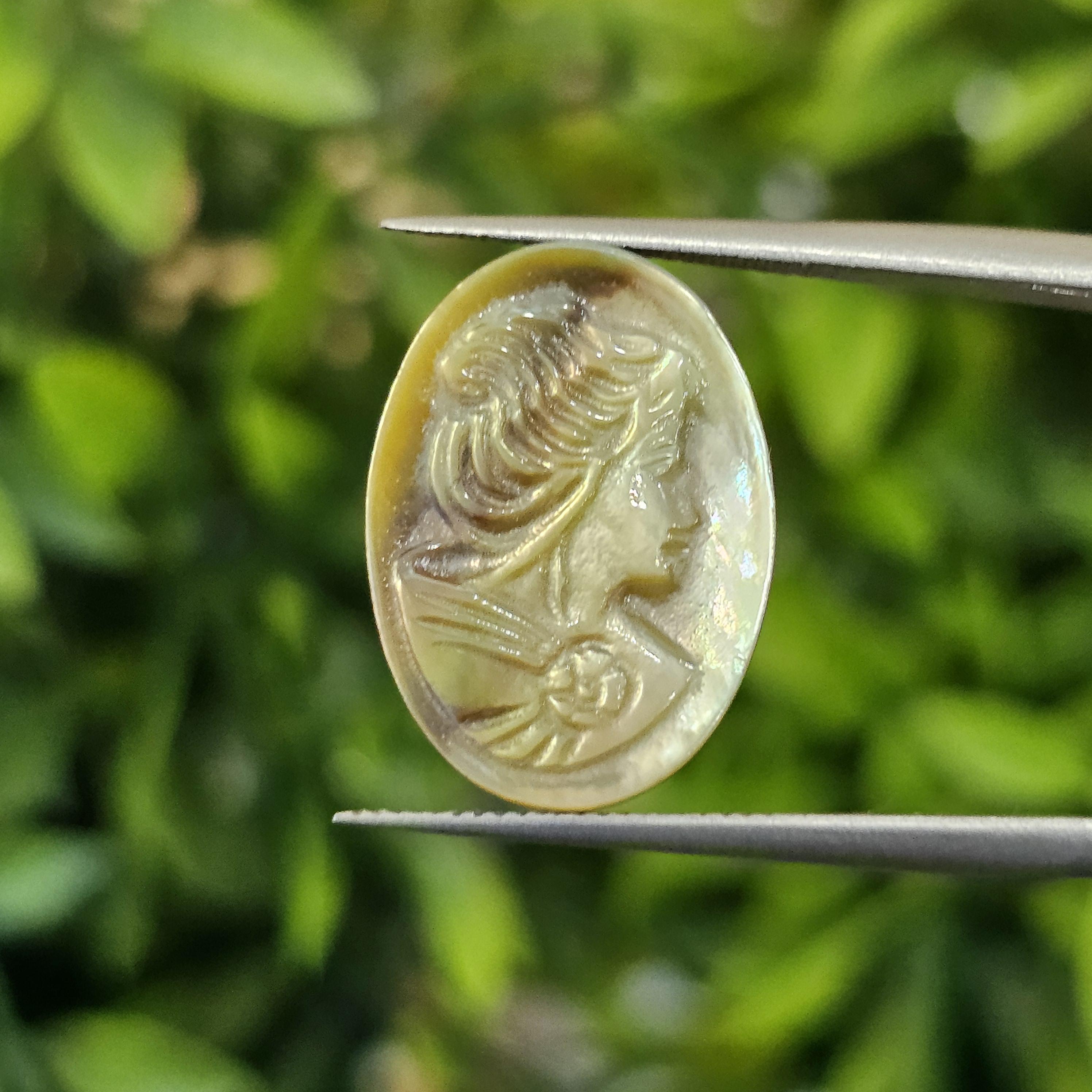 เปลือกหอยมุก แกะสลัก Pearl Shell Carved 3.52 กะรัต (Cts.)