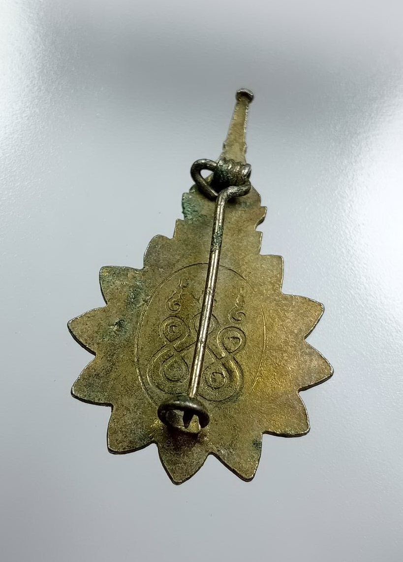 A7791 เข็มกลัดพระพุทธ หลังยันต์ห้า ไม่ทราบที่