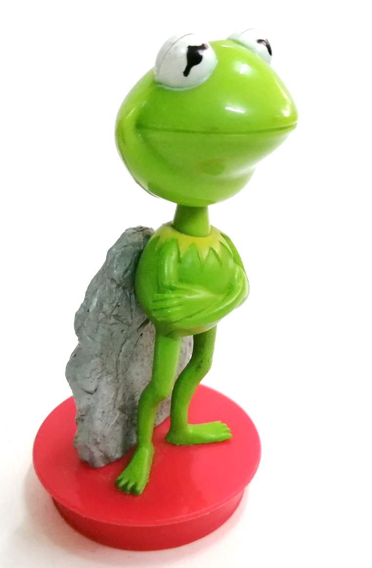 ของสะสม ท๊อปเปอร์กบเคอร์มิท Kermit the Frog จากหุ่นมหาสนุก ( the muppets show) ตัวนี้เป็นรุ่นใหม่ ของดีสนีย์ Disney ขนาดสูง10 ซม. รวมฐานท๊อปเปอร์ เก่าเก็บสะสม