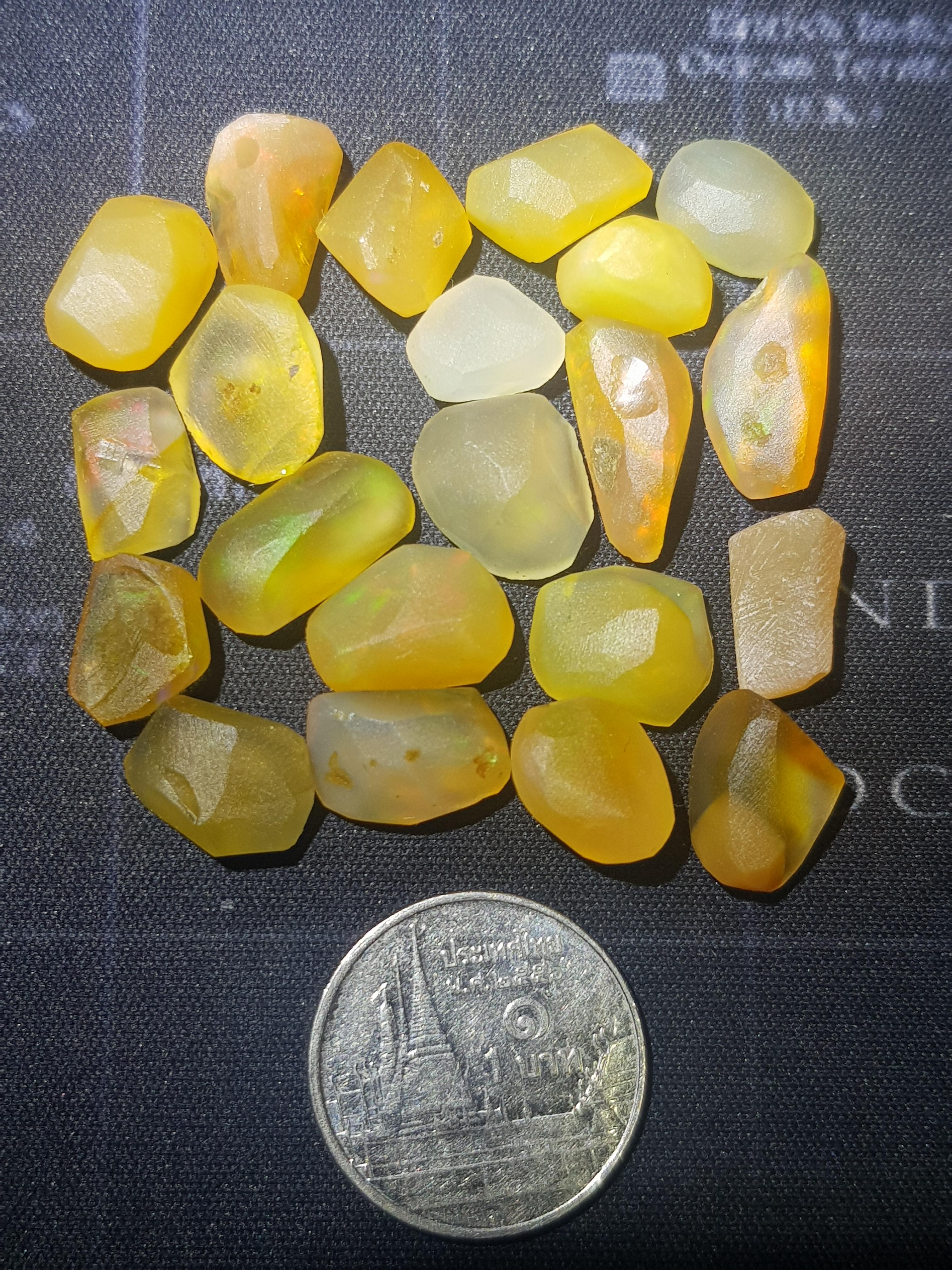 พลอย โอปอล Opal 61.95 กะรัต (Cts.) 21 เม็ด (Pcs) พลอยแท้ อัญมณีมงคลประจําวันเกิด เครื่องประดับพลอย