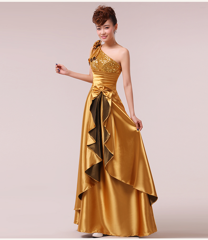 Pre-order ชุดราตรียาว ไหล่เฉียง สีทอง ปักเลื่อมไล่สี ประดับดอกไม้บนไหล่ จับจีบแต่งโบว์ช่วงเอว