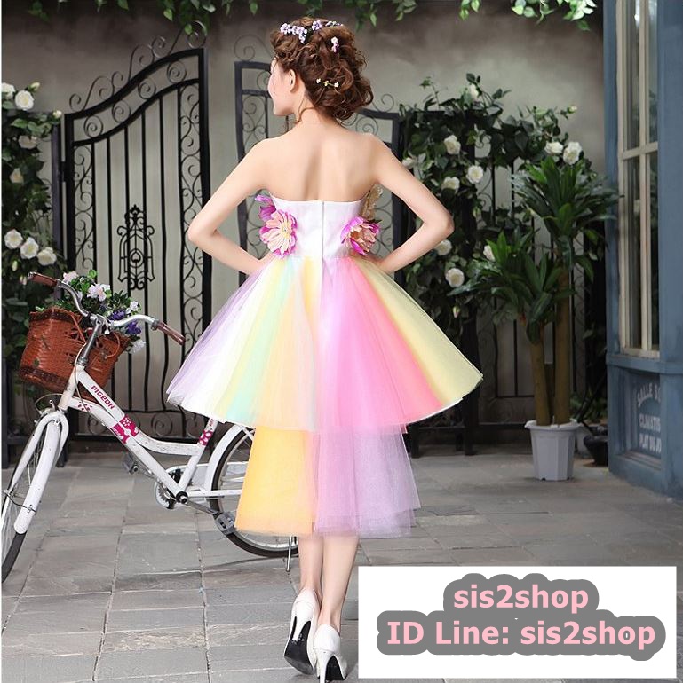 พร้อมเช่า ชุดแฟนซีสั้น แบบเกาะอก แต่งดอกไม้หลากสี กระโปรงสายรุ้ง ชายด้านหลังยาว (ซิปหลัง)