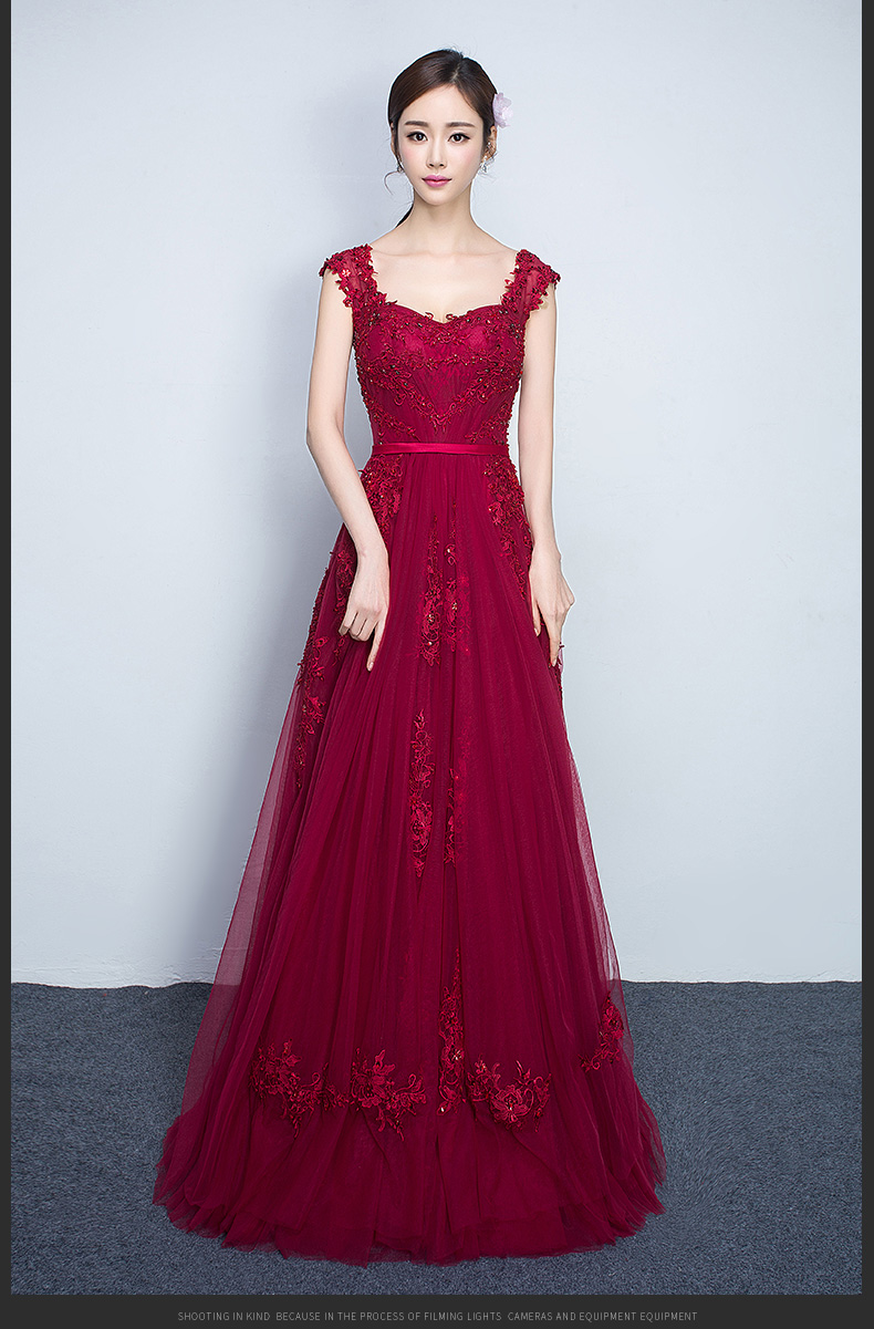 Pre-order ชุดราตรียาว ผ้าตาข่าย แขนกุด แต่งลูกไม้ สีแดง ปักดิ้นด้วยเพชร มุก สวย สง่า เรียบหรู