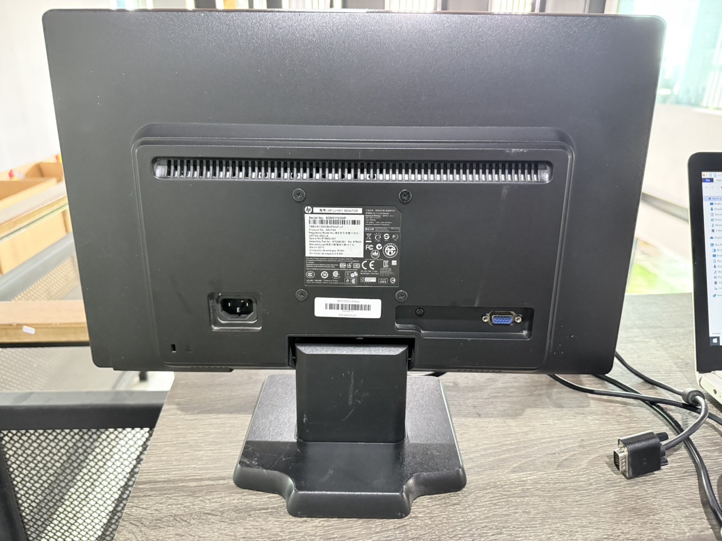 HP LV1911 19-inch จอมีรอยขีด