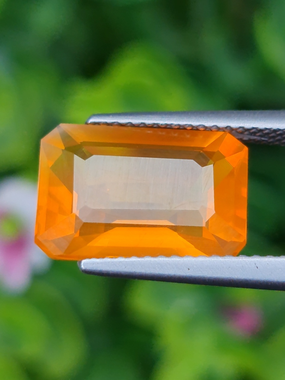 พลอย ไฟร์ โอปอล Fire Opal 4.33 กะรัต (Cts.) พลอยแท้ อัญมณีมงคลประจําวันเกิด เครื่องประดับพลอย