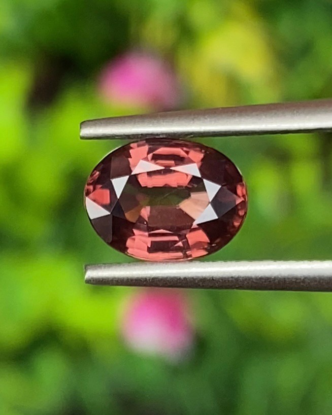 พลอย เพทาย Natural Zircon 1.85 กะรัต (Cts.) พลอยแท้ อัญมณีมงคลประจําวันเกิด เครื่องประดับพลอย