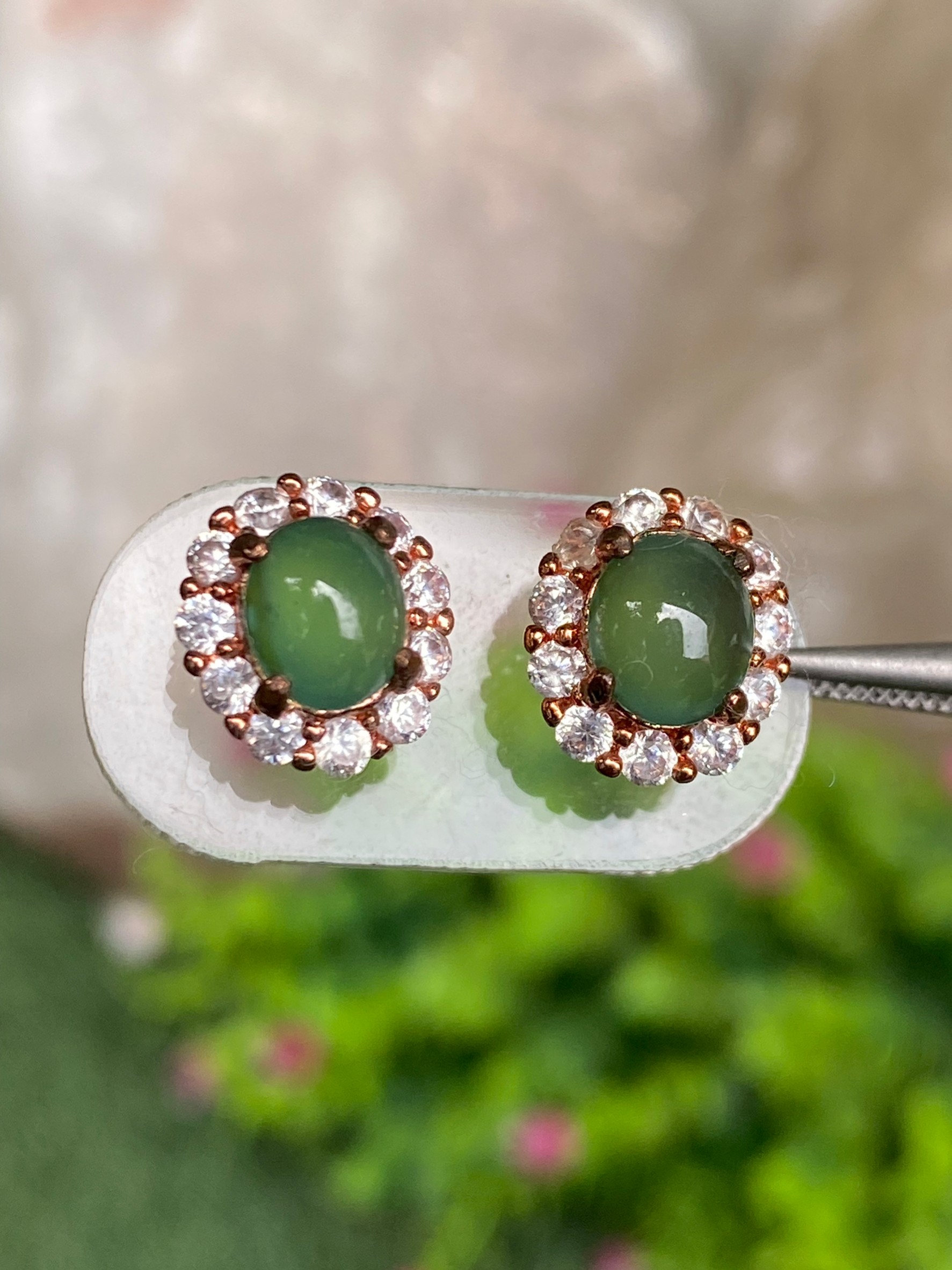 หยก พม่า แท้ Jade ต่างหูหยก (jadeite) ดิบ ไม่ผ่านการปรับปรุง (Type A) พม่า (Myanmar)