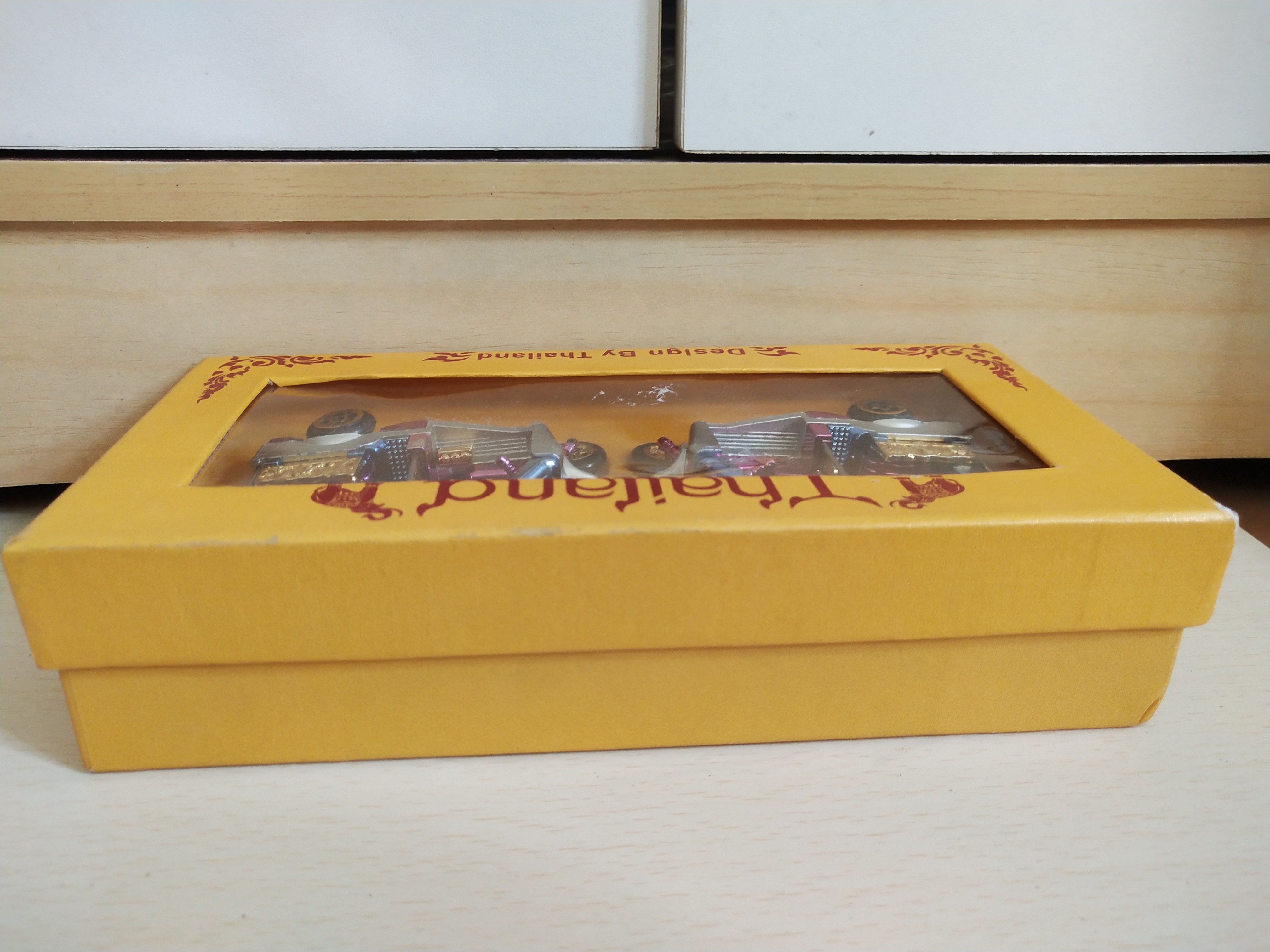 มือ1 กล่องไม่สวย รถตุ๊กๆคู่ ไดคาส งานโลหะผสมพลาสตืก เหมาะเป็นของฝากจากเมืองไทย