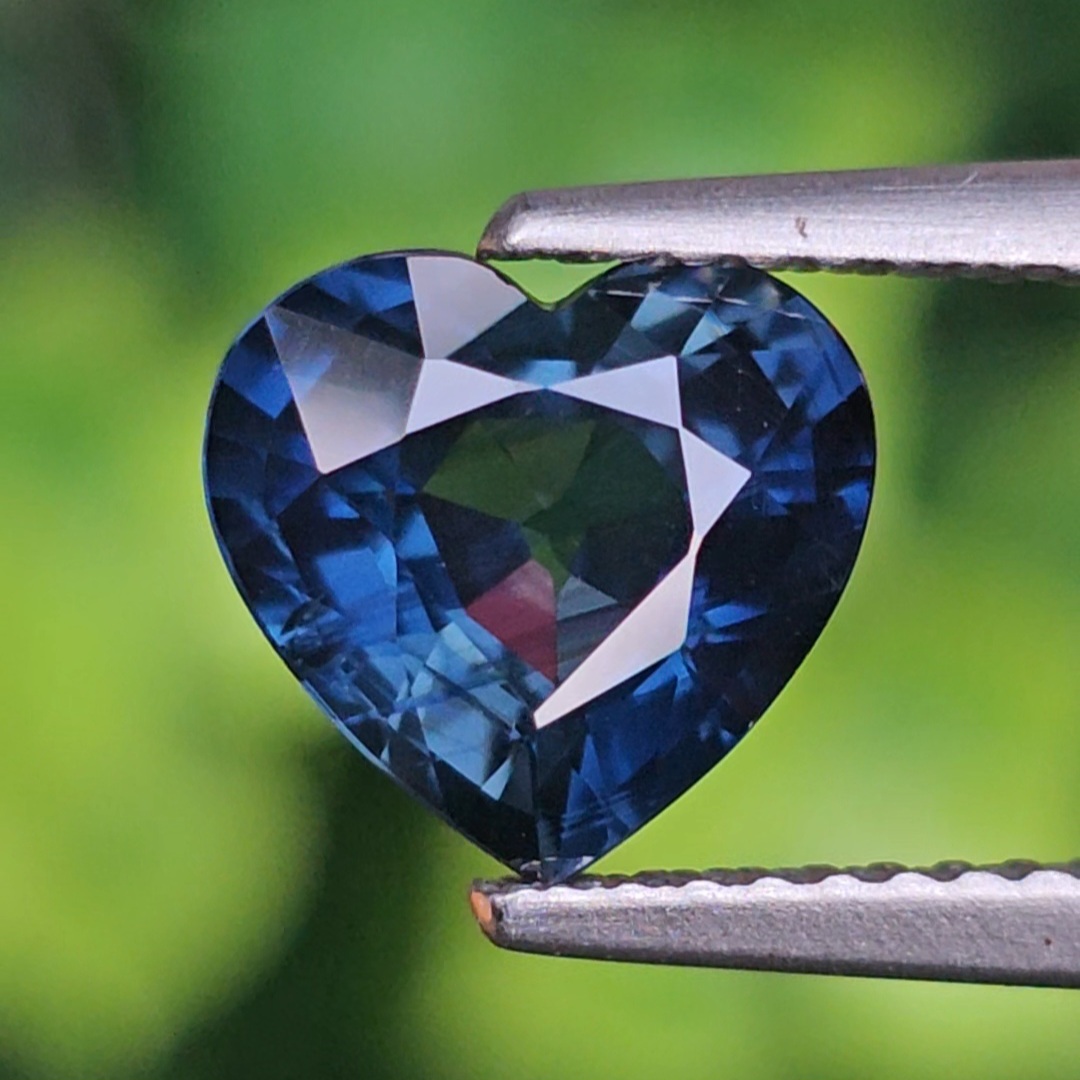 พลอย ไพลิน (Blue Sapphire) 2.21 กะรัต (Cts.) พลอยแท้ อัญมณีมงคลประจําวันเกิด เครื่องประดับพลอย