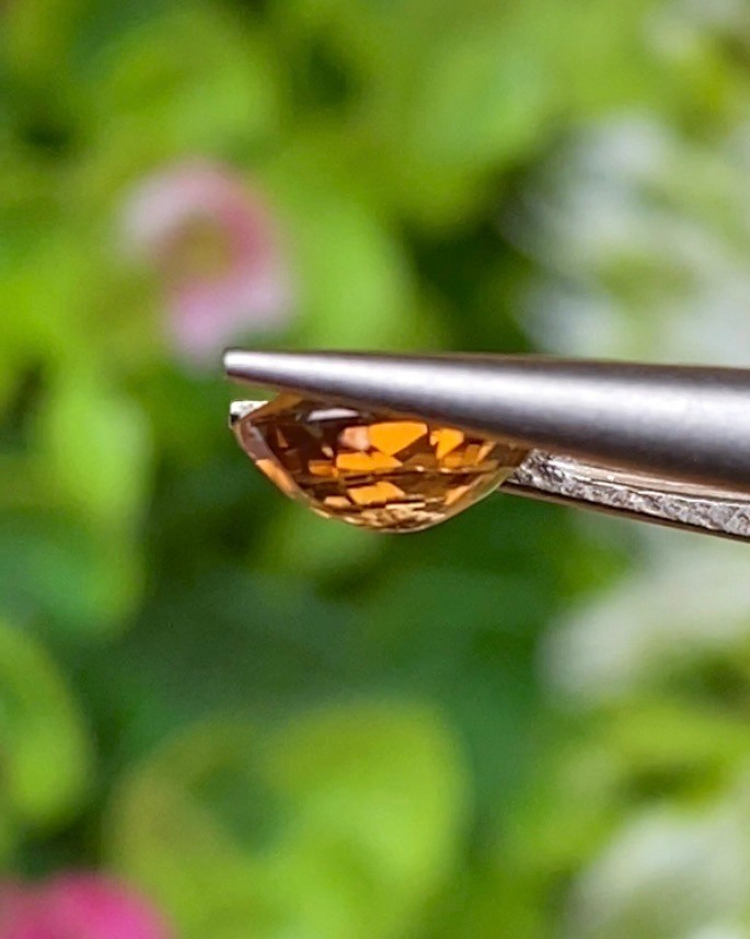 พลอย เพทาย (Zircon) 1.39 กะรัต (Cts.) พลอยแท้ อัญมณีมงคลประจําวันเกิด เครื่องประดับพลอย